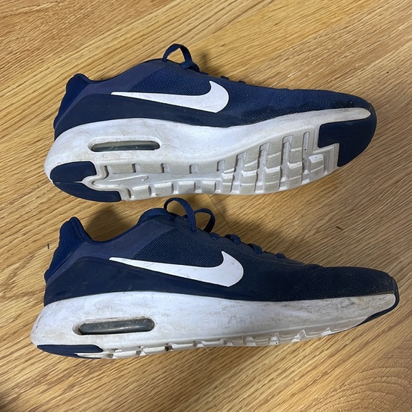 Nike Shoes - Picture 5 of 8